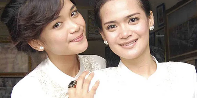 Sheza - Shezy Idris Umroh Sekeluarga
