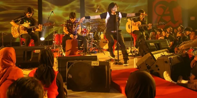 Gigi Gelar Konser 'Lesehan' di Medan