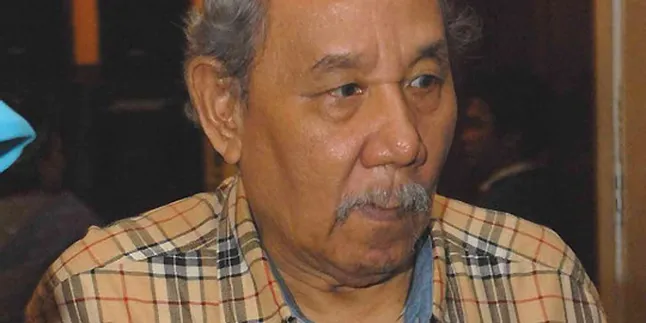 Mendiang Ebet Kadarusman Raih Penghargaan IRA 2010 Mendiang Ebet Kadarusman Raih Penghargaan IRA 2010