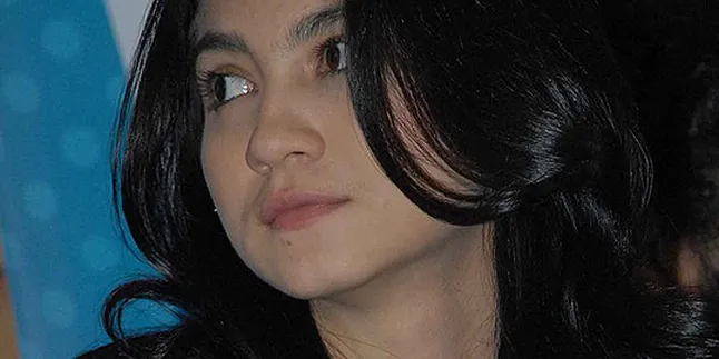 Alessia Cestaro: Profesional Tak Perlu Buka-Bukaan Alessia Cestaro: Profesional Tak Perlu Buka-Bukaan