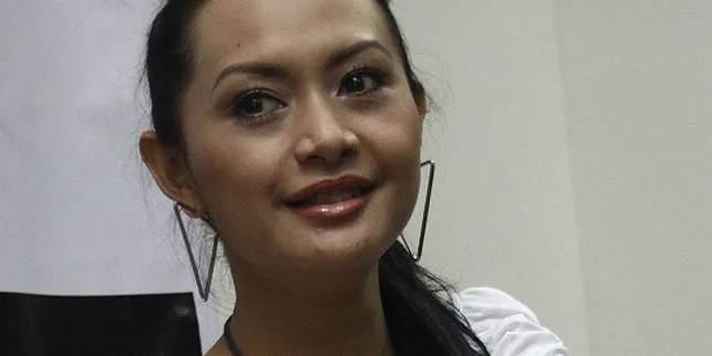 Artis-Artis PARFI Datangi Polda Demi Conny Sutedja