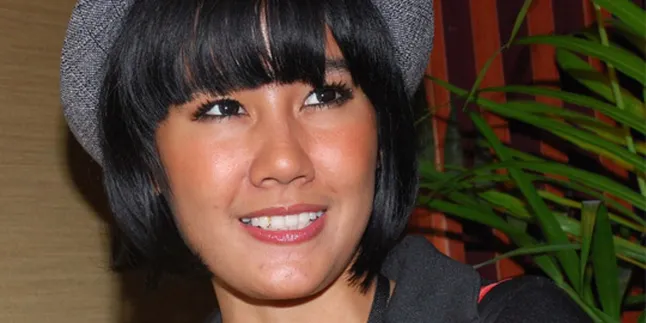 Ardina Rasti Makin Gemuk Setelah Putus Pacaran Ardina Rasti Makin Gemuk Setelah Putus Pacaran