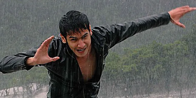 Boy Hamzah Jadi Etalase Berjalan