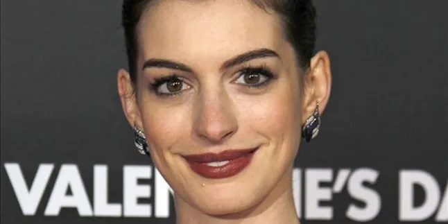 Pacar Anne Hathaway Dituduh Mencuri