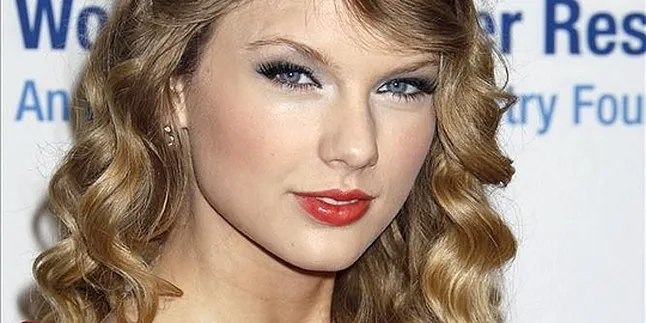 Taylor Swift Dapat Anugerah Dari Songwriters Hall of Fame