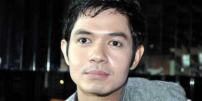 Pikirkan Masa Anak-Anak, Pelarian Dude Harlino Pikirkan Masa Anak-Anak, Pelarian Dude Harlino