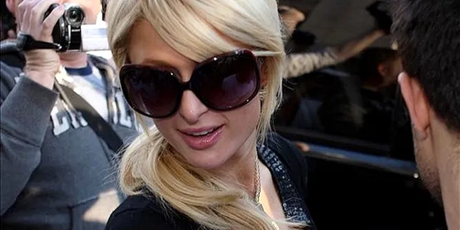 Paris Hilton, Menggoda Dengan Parfum Baru
