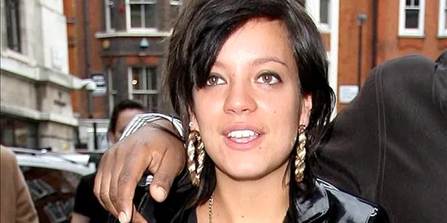 Lily Allen Berencana Berhenti Berkarier Demi Anak