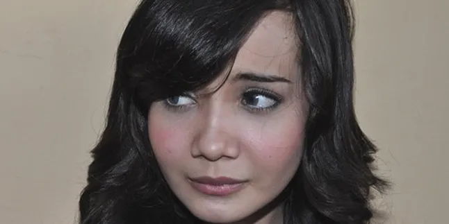 Zaskia Sungkar Tak Peduli Hasil Sidang Orang Tua