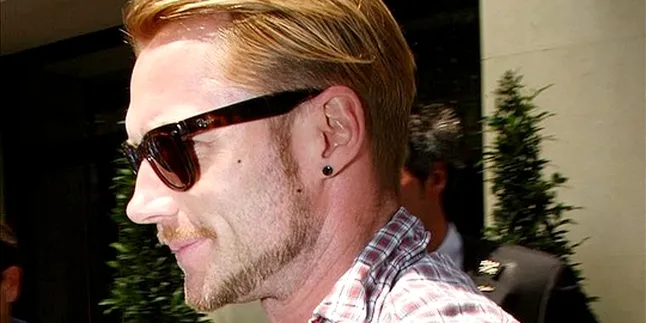 Ronan Keating Ceraikan Istrinya