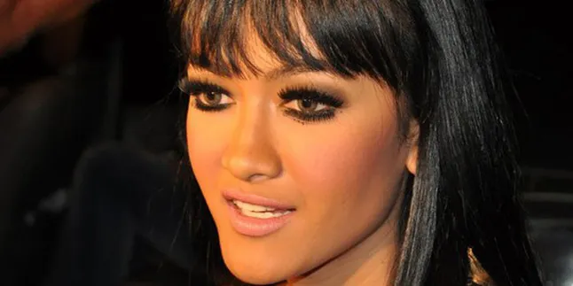 Julia Perez Tetap Solid Didukung Delapan Partai