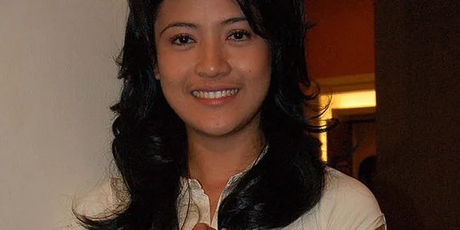 Ditinggal Suami, Fera Feriska Nyalon