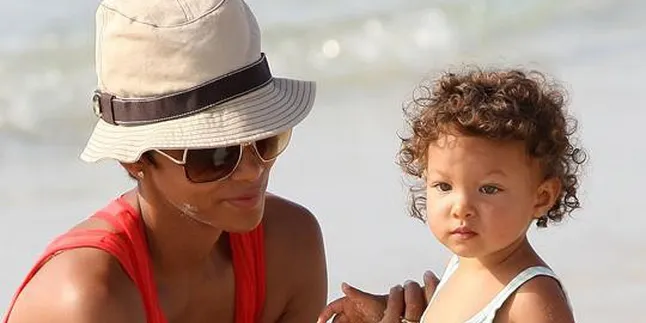 Demi Anak, Halle Berry - Gabriel Aubry Bakal Tinggal Bareng