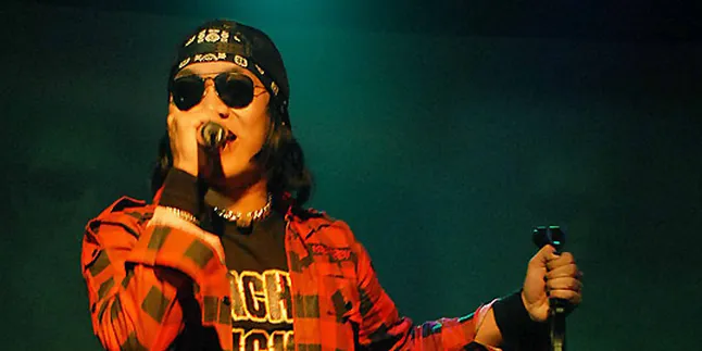 Jamrud Masih Bertaring!