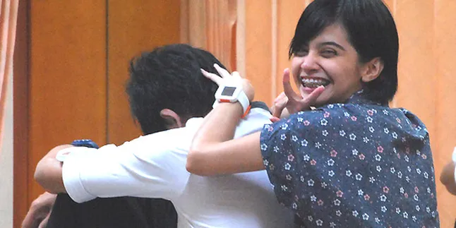 Tiwi T2 - Ade Domino 'Bermesraan' di Atas Meja Rias