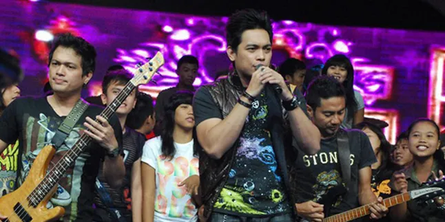 Ada Band Manfaatkan Kostum Tim Perancis Bekas