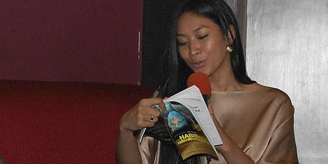 Pembelajaran, Happy Salma Ikuti Bedah Buku 