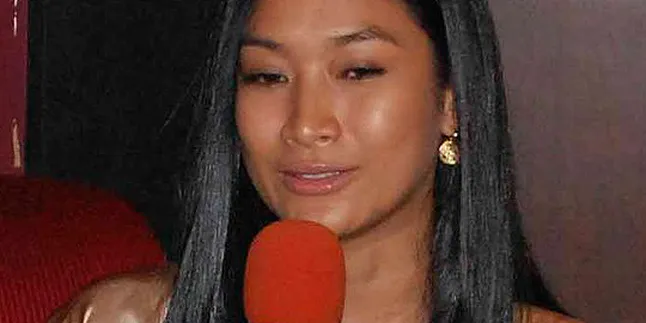 Happy Salma: Cinta itu Buta