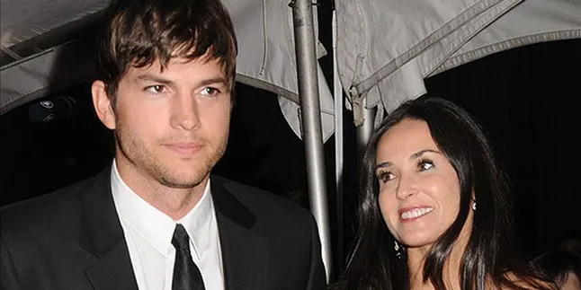 Kencan Pertama, Ashton Kutcher Belikan Demi Moore Burger