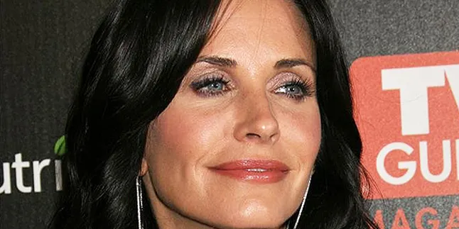 Courteney Cox Siap Reuni 'FRIENDS' Courteney Cox Siap Reuni 'FRIENDS'
