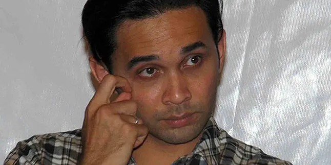 Teuku Zacky Ajarin Bayinya Berenang 