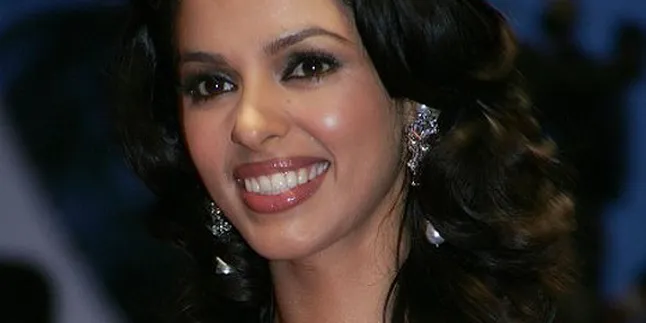 Mallika Sherawat Bakal Main Film Bareng Salma Hayek
