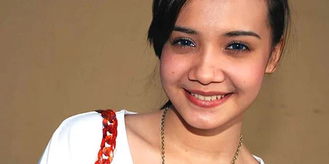 Zaskia Sungkar Lepas Dari Fanny Bauty