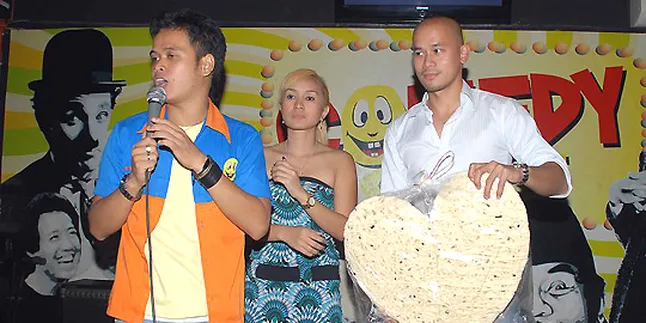 Ultah, Andreano Philip Dihadiahi Kerupuk Cinta Ultah, Andreano Philip Dihadiahi Kerupuk Cinta