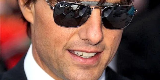 Tom Cruise (Terpaksa) Jadi Donald Bebek