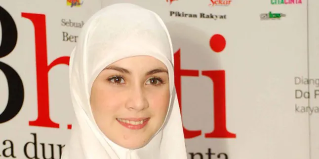 Arumi Bachsin Pakai Jilbab Setelah Punya Suami