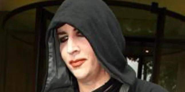 Marilyn Manson Merasa Tak Nyaman Pamerkan Karya
