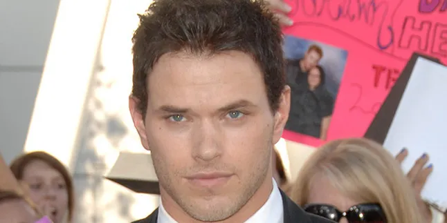 Kellan Lutz Bikin Jackson Rathbone Pingsan