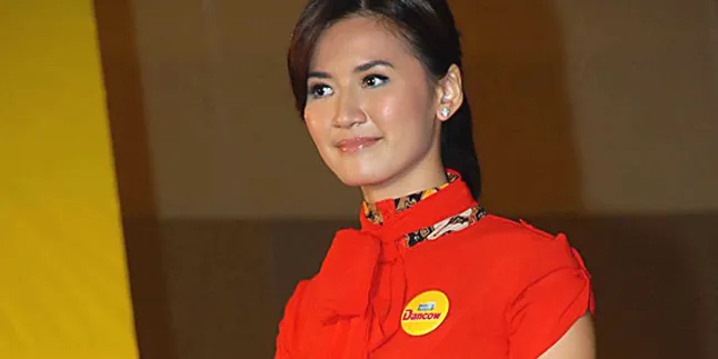 Asti Ananta Ajak Ibunda Beribadah Umroh