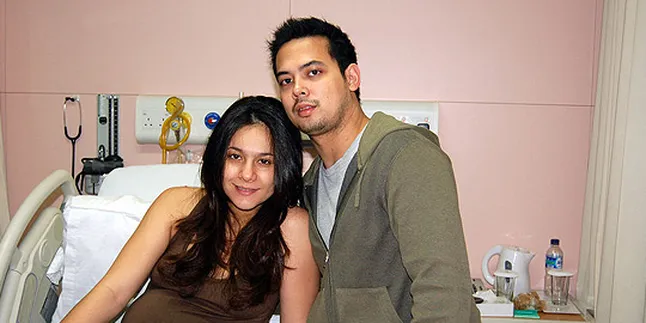 Wulan Guritno Lahirkan Bayi Perempuan