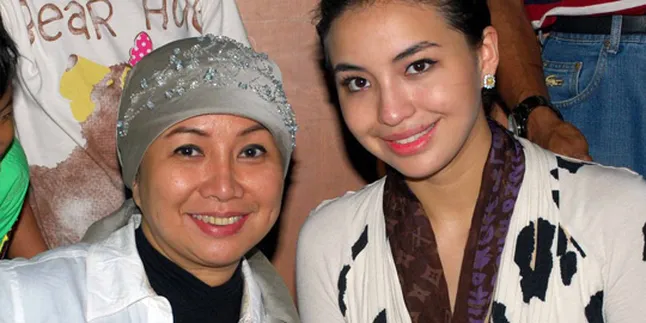 Manohara dan Deasy Fajarina Sakit Tifus Bareng