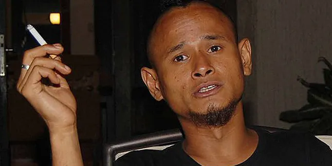 Ario Rubbrik, Awali Karier Dari Pembantu Umum