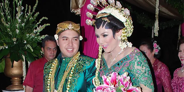 Bulan Madu Sissy – Rifat Tertunda