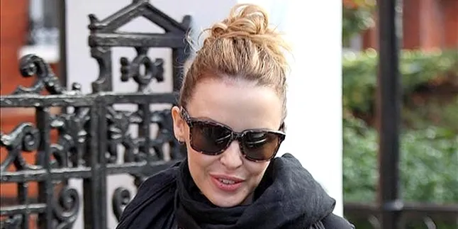 Kylie Minogue - Empat Dekade, Empat Album Nomor Satu