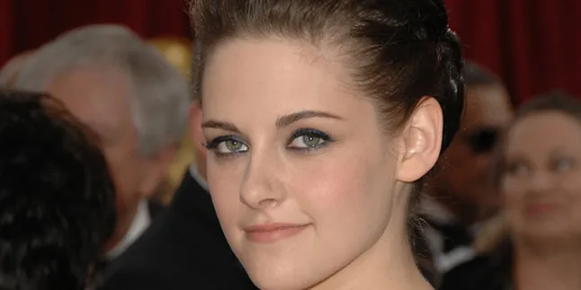 Kristen Stewart Bakal Melahirkan di 'BREAKING DAWN'