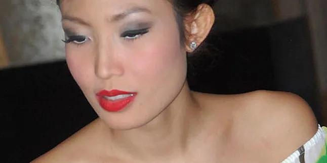 Ayu Dewi Adaptasi Lagi Dengan Arah Kiblat