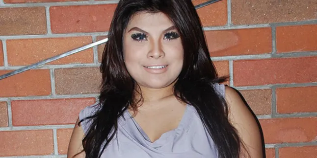 Nania Ingin Dikawal Sekuriti Saat ke Toilet Nania Ingin Dikawal Sekuriti Saat ke Toilet