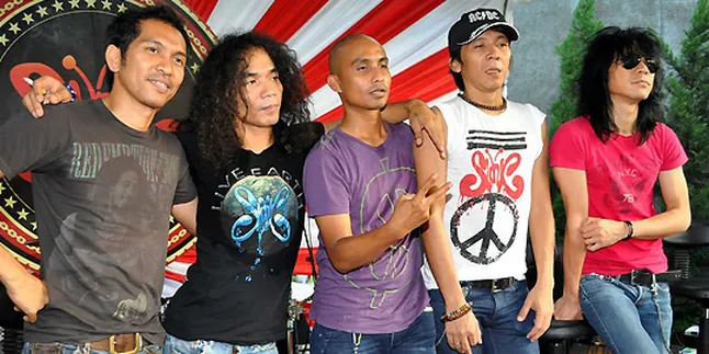 Slank Dedikasikan 'JURUSTANDUR' Bagi Pejuang Kebenaran