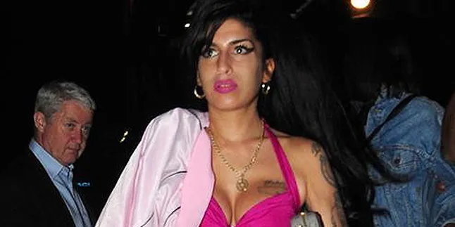 Lindsay Lohan Dipenjara, Amy Winehouse Nangis