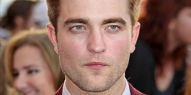 Robert Pattinson Berdarah-Darah