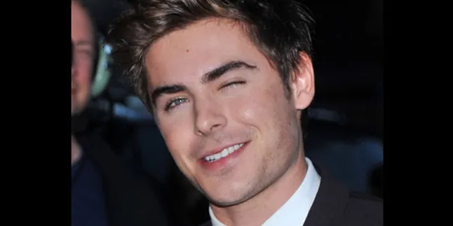 Zac Efron Lompat Dari Tebing!