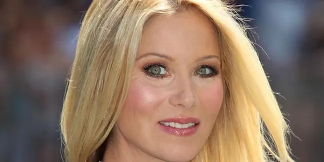 Hamil, Christina Applegate Tak Bisa Berhenti Makan