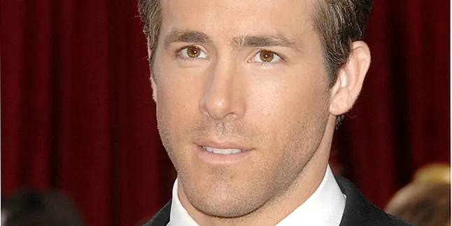 Kostum Green Lantern Bikin Ryan Reynolds Gerah