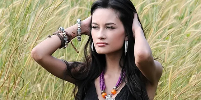 Rebecca: Perempuan Harus Mandiri