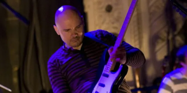 Smashing Pumpkins Konser Amal Bassis Madina Lake