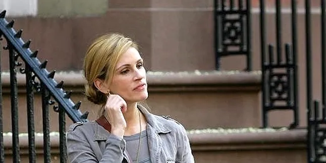 'EAT, PRAY, LOVE' Bikin Julia Roberts Gendut 'EAT, PRAY, LOVE' Bikin Julia Roberts Gendut